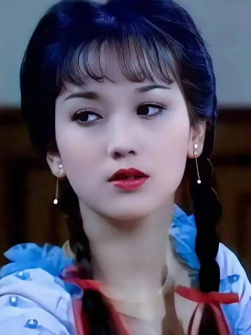 当时黄锦燊名气并不大,而且论颜值的话,确实也配不上赵雅芝