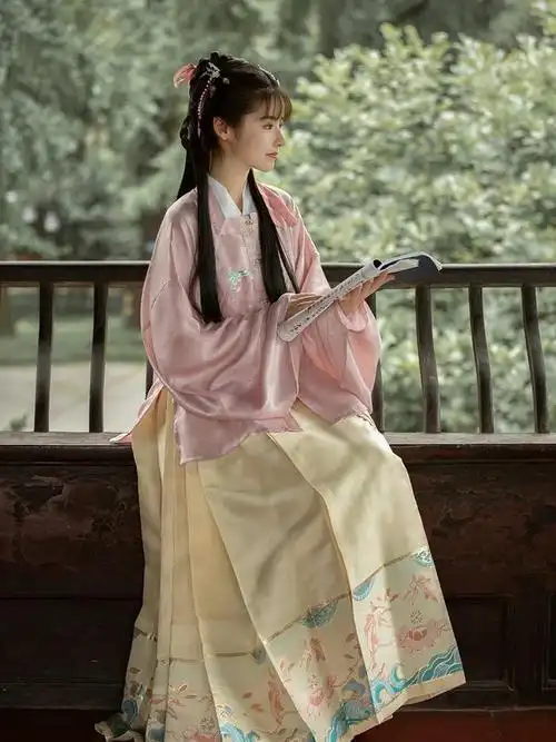 会穿汉服的女生真的美哭了:当星星眼女生穿上汉服(8)