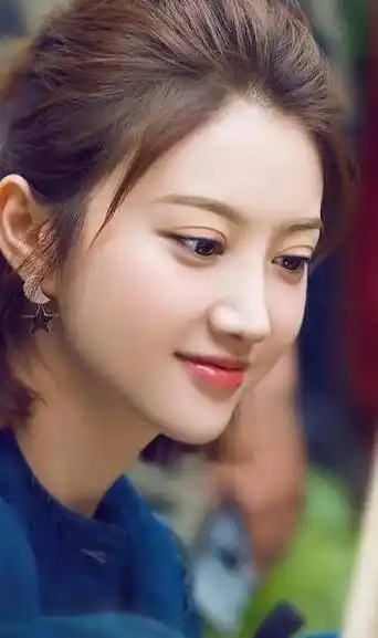 成龙甘愿当绿叶张艺谋亲自力捧景甜背景多强