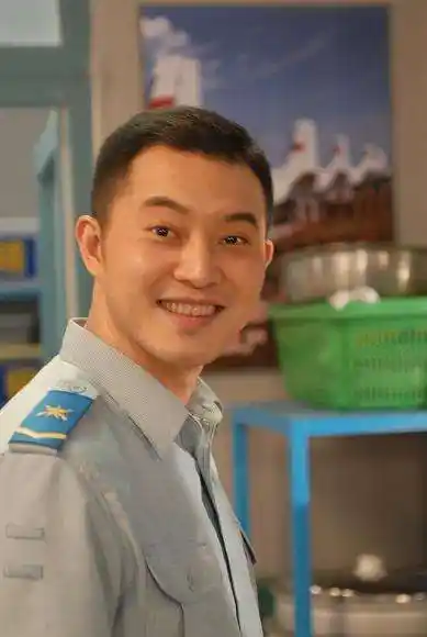 沙溢:曾经的军艺校草,怎么长成了一个"长在笑点上的男人"