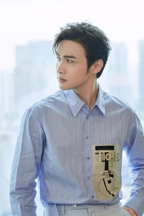 张彬彬帅气迷人活动照图片