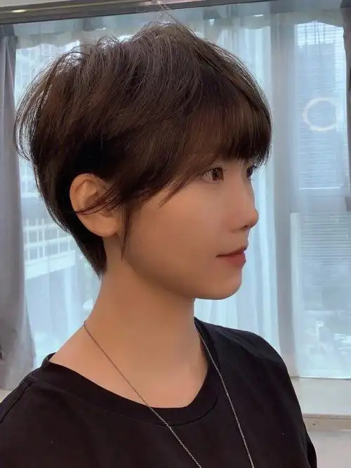 短发发型发量少的女生短发