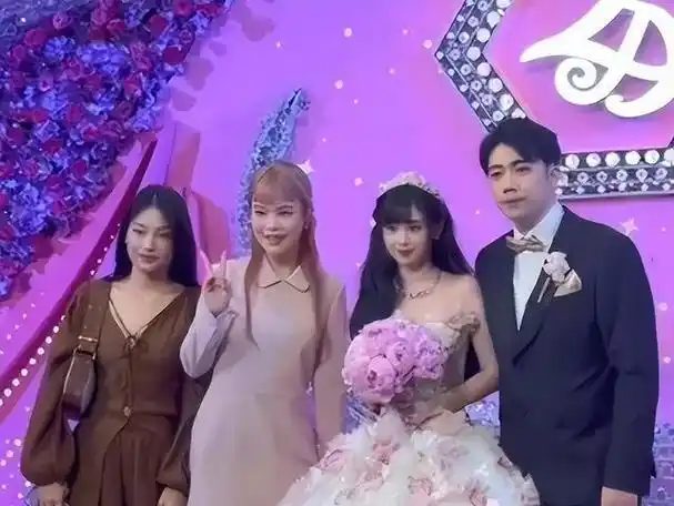 特步小公主和七匹狼公子大婚,婚礼以迪士尼为主题,酒席每桌上万