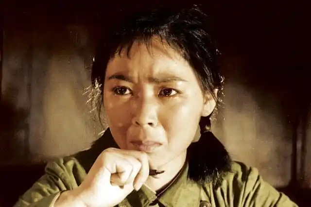 一组彩色的老电影英雄儿女剧照虽时隔半个世纪仍是感动不不已