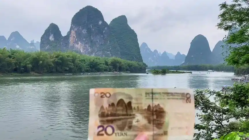 桂林山水甲天下 #20元人民币背景 #抖音小助手 几个老外一脸懵逼