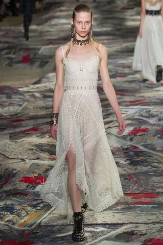 alexander mcqueen 2017春夏系列时装秀