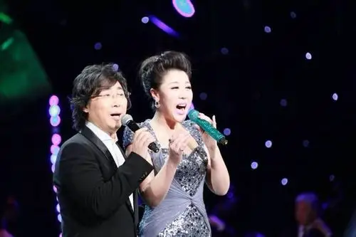 王喆领衔央视"光荣绽放——新十大女高音歌唱家"演唱会