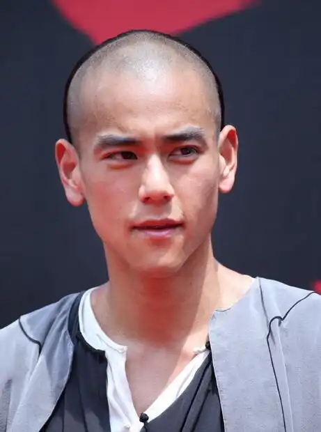 霍建华井柏然吴亦凡彭于晏 男星留光头有的帅炸有的悲剧