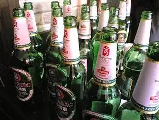 一人喝酒空啤酒瓶图片 - 搜狗图片搜索