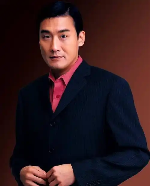 梁家辉:我说用国语唱《友谊之光》,周润发说梅艳芳喜欢听粤语_梁朝伟