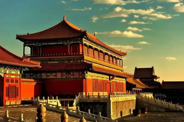 故宫为何要在5点关门每年用60吨猪血镇邪背后的真相是什么