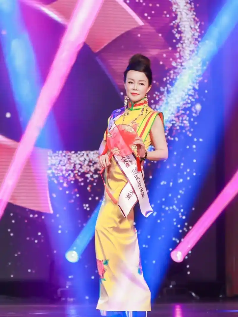 媒体争相报道第23届环球夫人大赛北京总决赛场面壮观