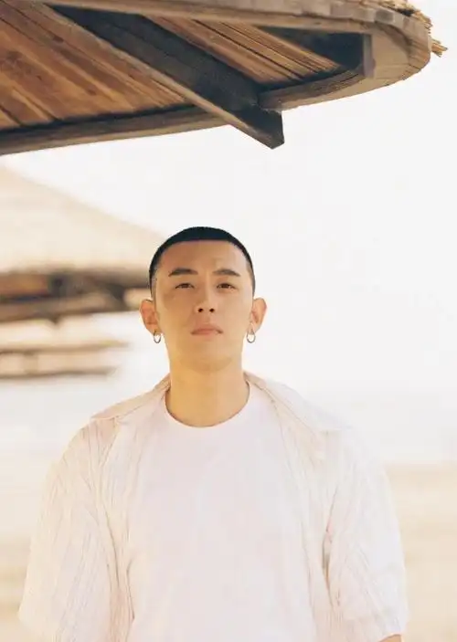 寸头阳光小哥哥,长的太好看了点吧!