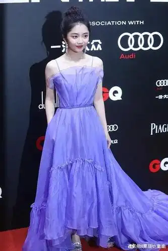 谭松韵礼裙上有口袋