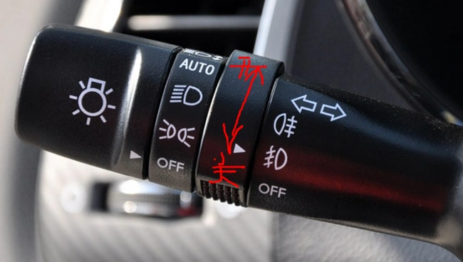 起亚k3的起雾灯是哪个?