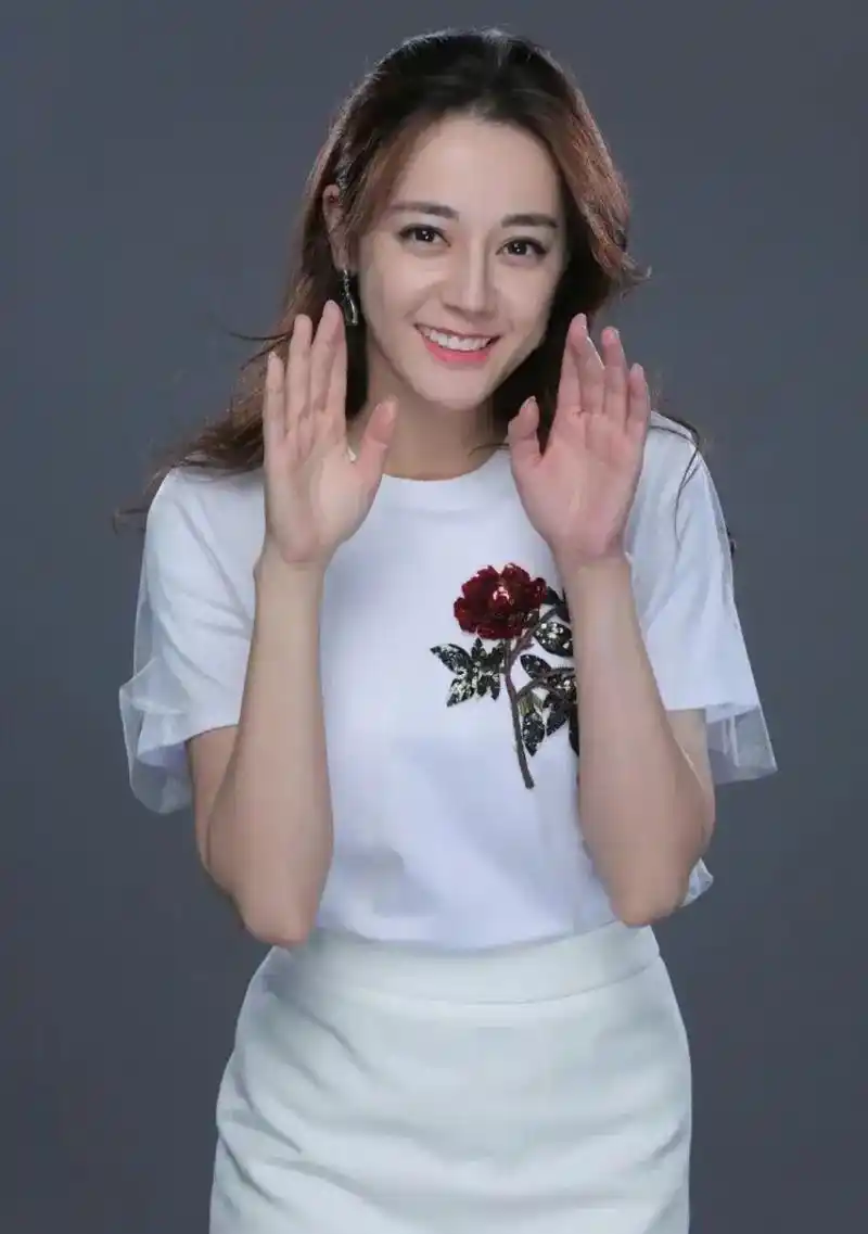 你觉得迪丽热巴和关晓彤,谁更好看?