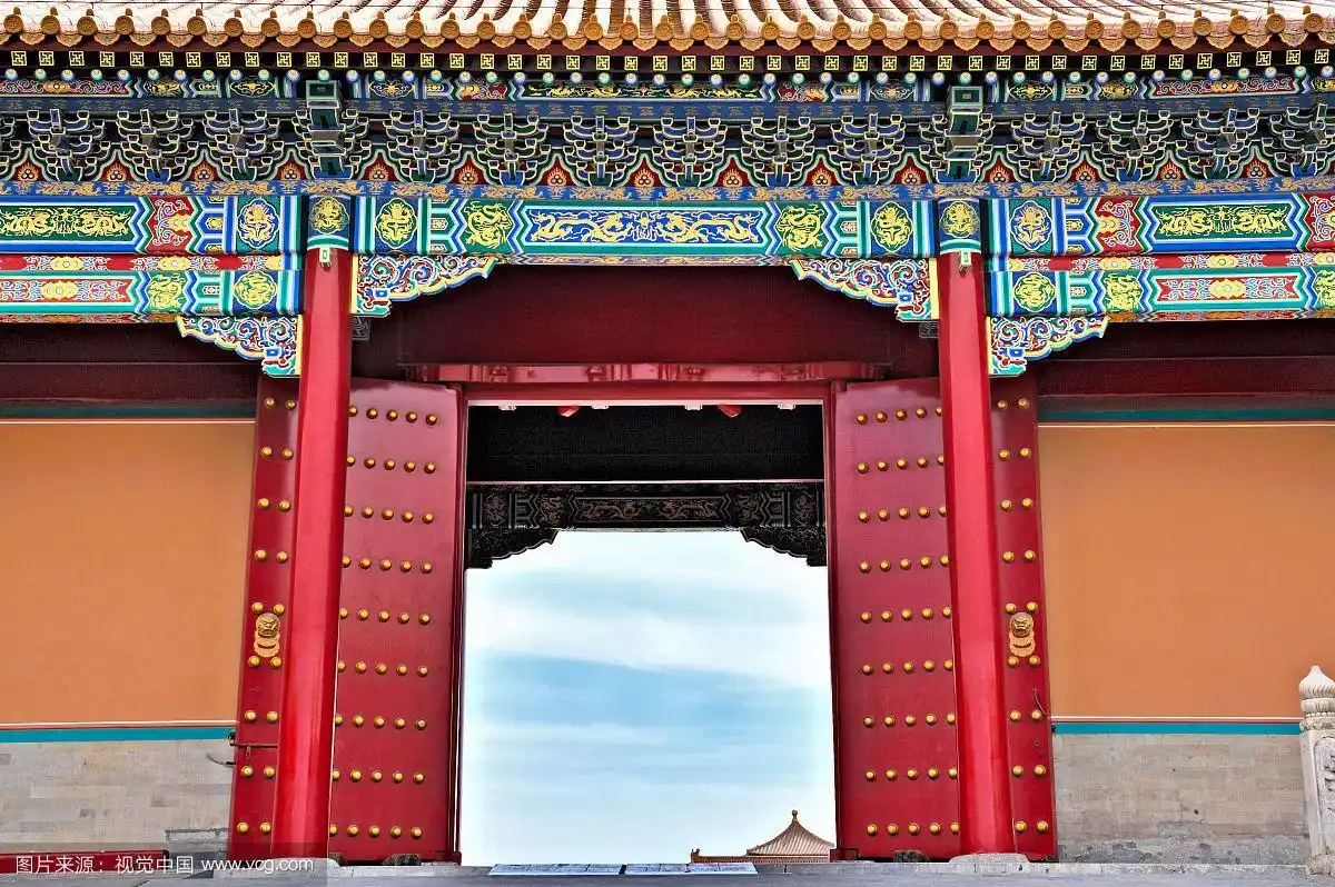 雪中故宫里的宫门