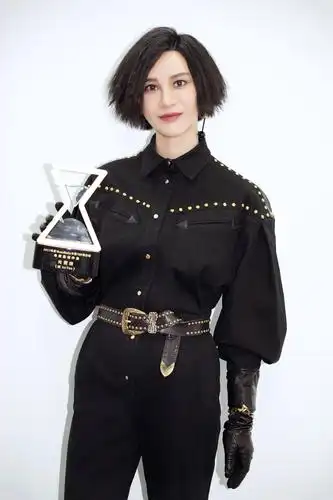 尚雯婕被赞高级,学历吓死人,不愧是才女