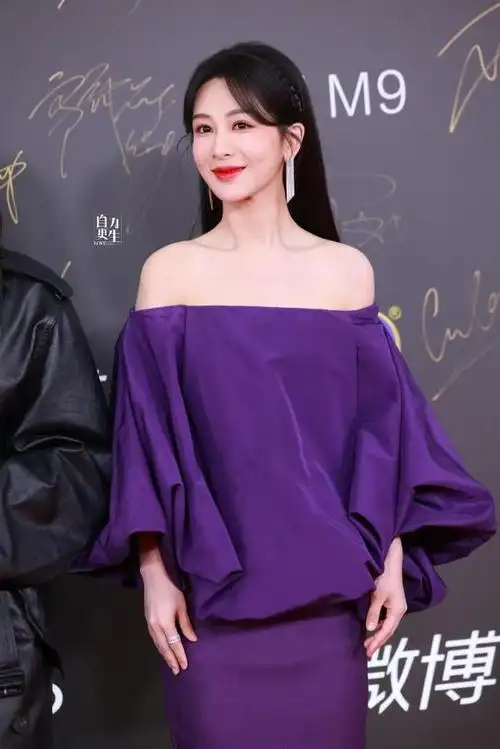 杨紫新造型惊艳全场粉丝直呼恋爱了被赞誉为最美代言人