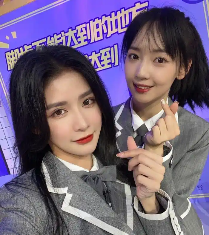 蔡卓宜参加《非日常派对》,晒婧妹们合照,太有回忆了