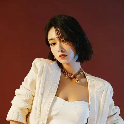 吴谨言月光白抹身材套装上热搜了?到底是怎么回事?_baby_造型_盛典