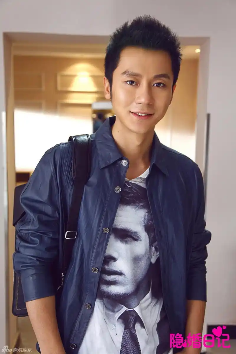 p>李晨,1978年11月24日出生于北京市,中国内地影视男演员,导演,监制