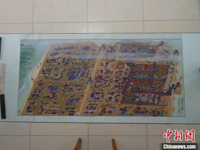 80岁画家完成《辽朝故城上京古韵》 人物超2000个