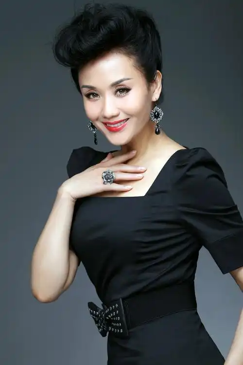 p>李颖,1966年4月15日出生于上海市,中国内地女演员.