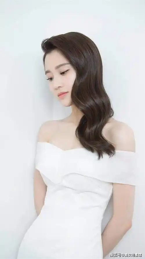 不愧是最美"谋女郎"!30岁张文慧,清纯中透着性感!_张慧雯_事业_明星