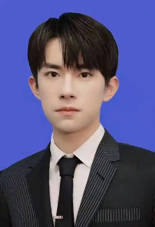 隐隐约约刷到首页有个人要证件照原图?