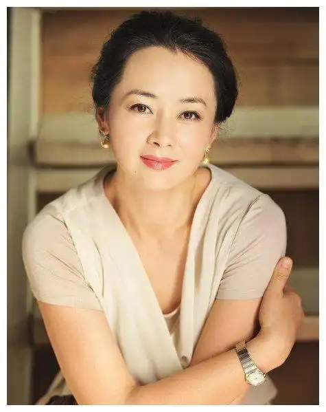 转眼间,罗秀春和张国立离婚多年,却一直单身.