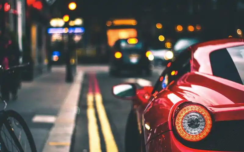 壁纸 红色超级跑车后视图,背光 3840x2160 uhd 4k 高清壁纸, 图片