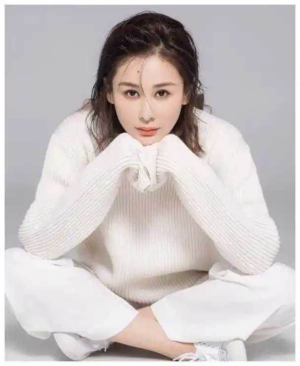 周扬:宝莲灯前传的三圣母,婚礼伴娘还是刘亦菲,出道19年却没_因为