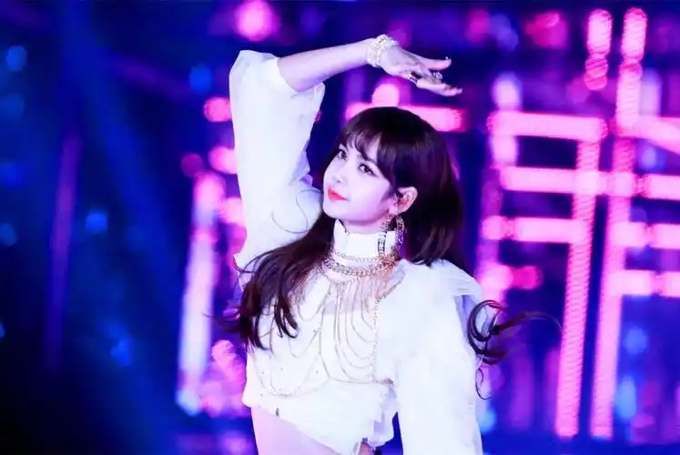 blackpinklisa和jungkook在约会她的一句话让谣言平息