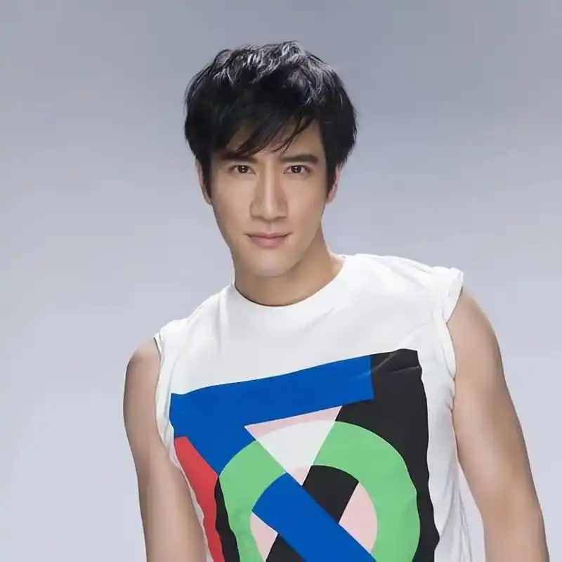 一片鳞一寸心以小成其大我坚信. #王力宏《天地龙鳞》 @王力 - 抖音