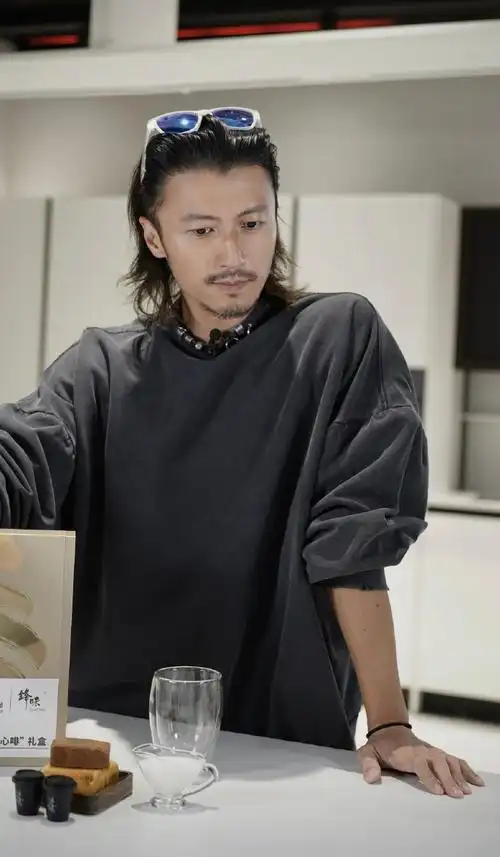 有胡须的谢霆锋##锋味日记在上新