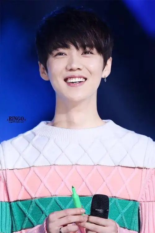 lh#全世界最帅的老板##鹿晗值得你们去爱#我永远都会被鹿晗的笑容治愈