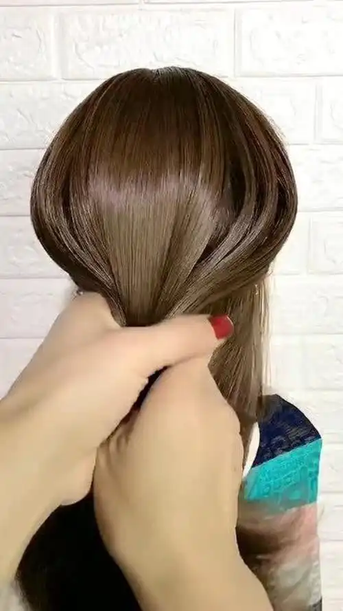 50岁以后,这样扎头发,减龄又显气质!