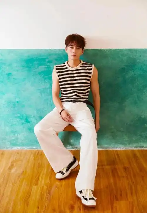 花间令刘学义古装造型惊艳今天来点评下他的私服穿搭