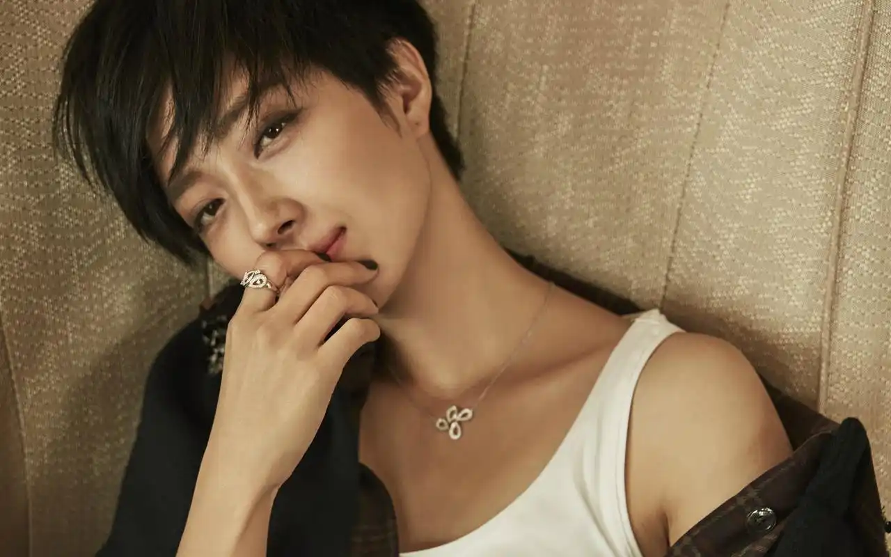 桂纶镁短发时尚炫酷写真图片桌面壁纸