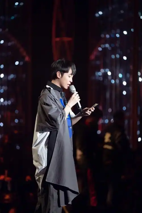 吴青峰[超话]#[米奇比心]#吴青峰歌手[超话.