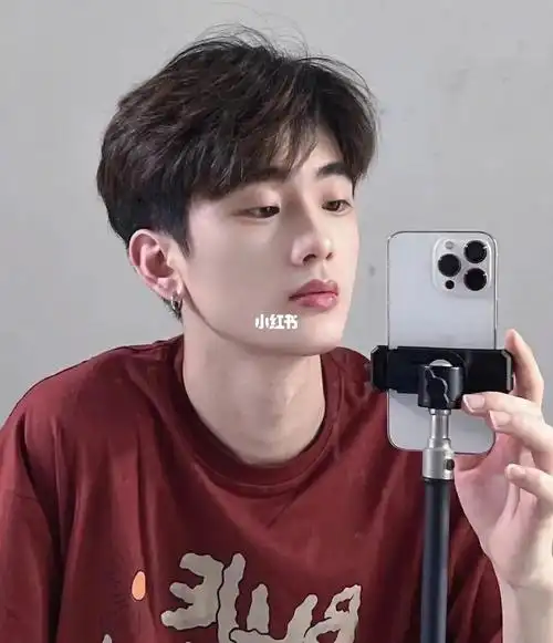 男士发型:韩式气垫微烫!