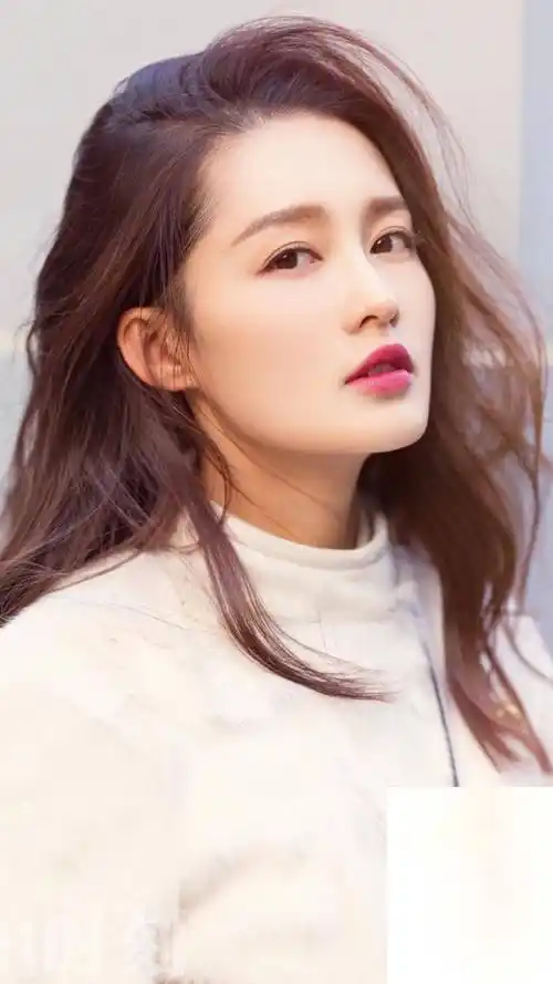 绝美身姿李沁,33岁写真展现,女神的完美身材让人难以抗拒!