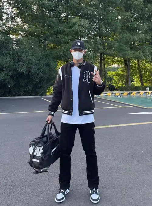 9692:喳喳,身高185cm,体重175斤,肩宽 腿粗高壮微胖男生,大腿围65