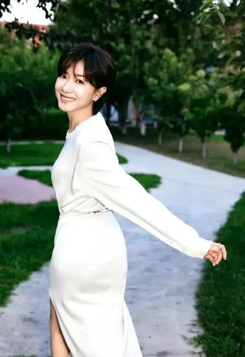 对万茜在电影《学爸》中饰演的"火嫂"的初步印象及反思|演员_网易订阅