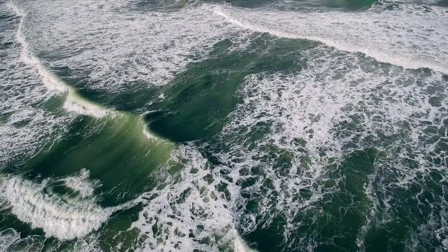 气势磅礴的海浪