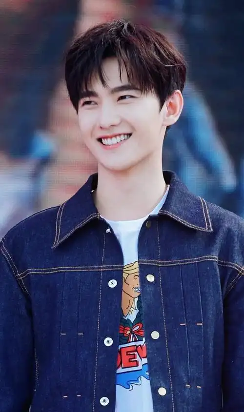 来看看笑起来让人如沐春风的爱豆们,你们都被谁的笑颜秒到了呢