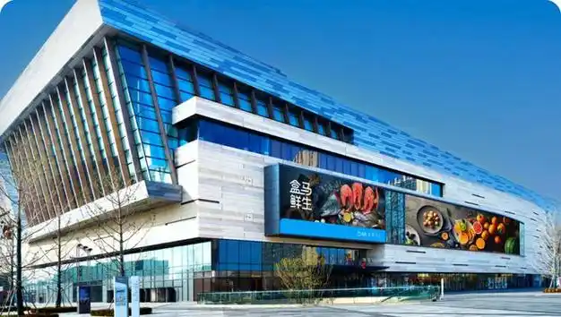 1,设置"强主题",商场既是购物场也是文化场以万象汇为例,已经成为扬州