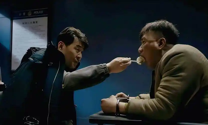 男女通吃"的胡军,凭借一张脸,再次向内娱扔出一张王炸_观众_刘烨_蓝宇