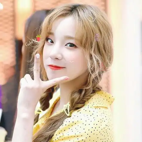 宋雨琦头像拿图点赞.